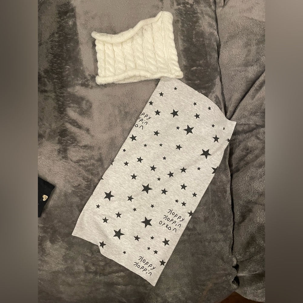 Girls scarfs in excellent condition